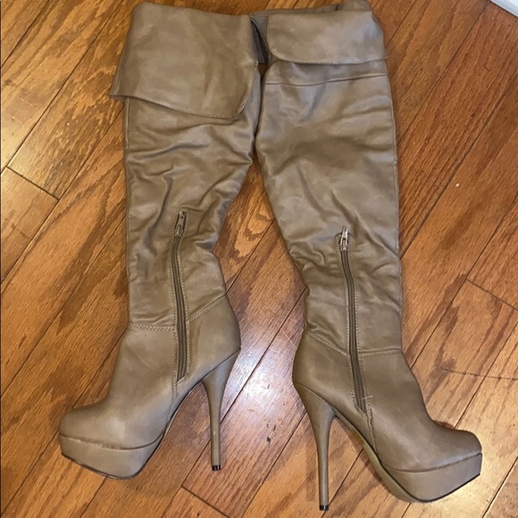 Tan Over the knee boots - Picture 3 of 3